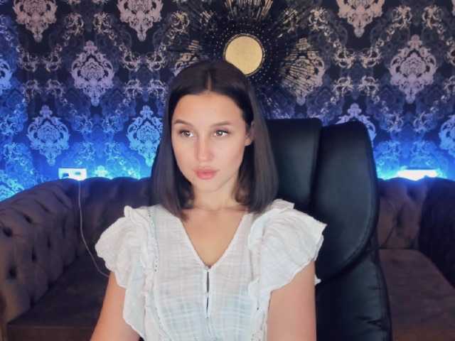 Емитувани слики од екранот ChanelCollins