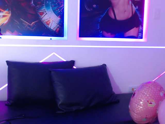 Емитувани слики од екранот CharloteMill