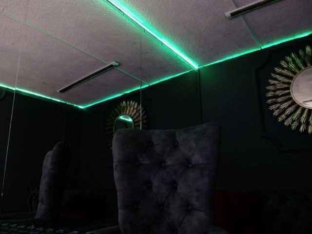 Емитувани слики од екранот Cheerryll