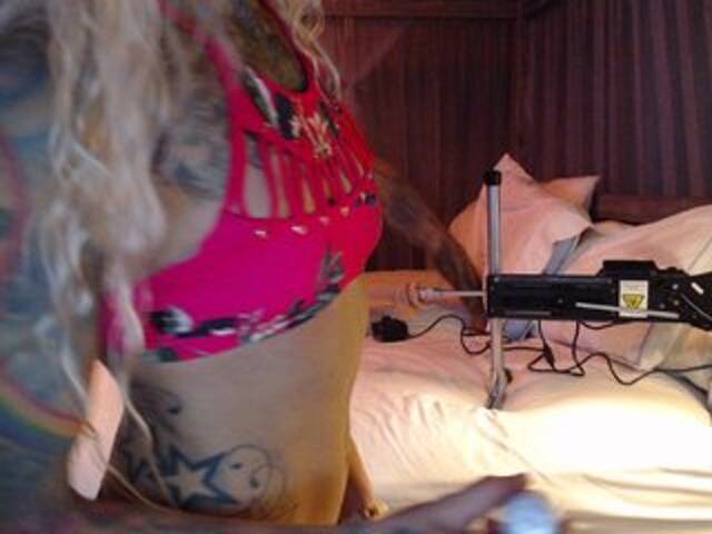 Емитувани слики од екранот SexyDP69