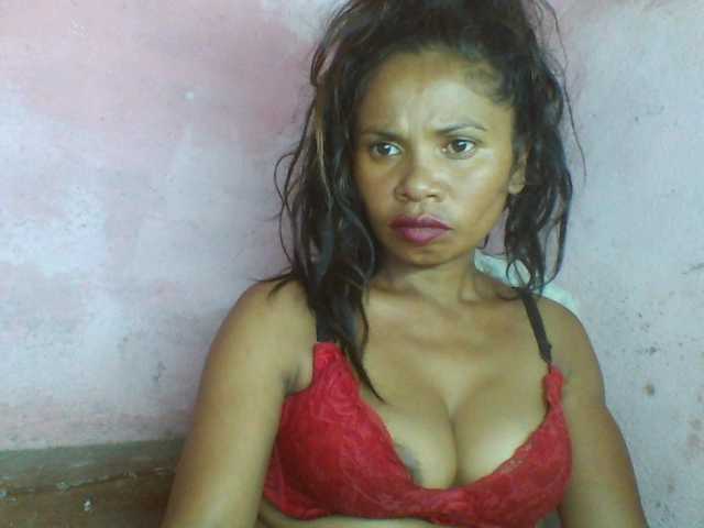 Емитувани слики од екранот cheri-coco