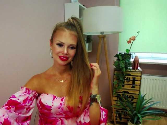 Емитувани слики од екранот Cherylovex