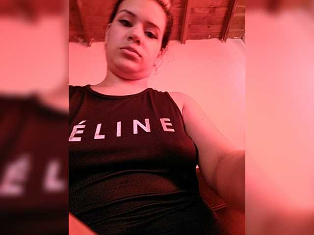 Емитувани слики од екранот Chloec392