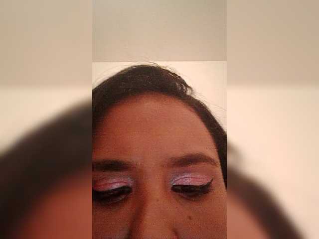 Емитувани слики од екранот Chloehot