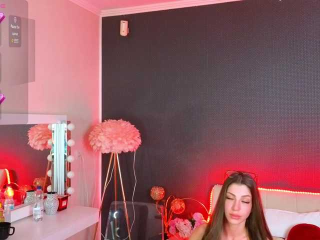 Емитувани слики од екранот ChloeKassidy