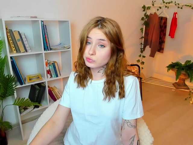 Емитувани слики од екранот ChloeLee