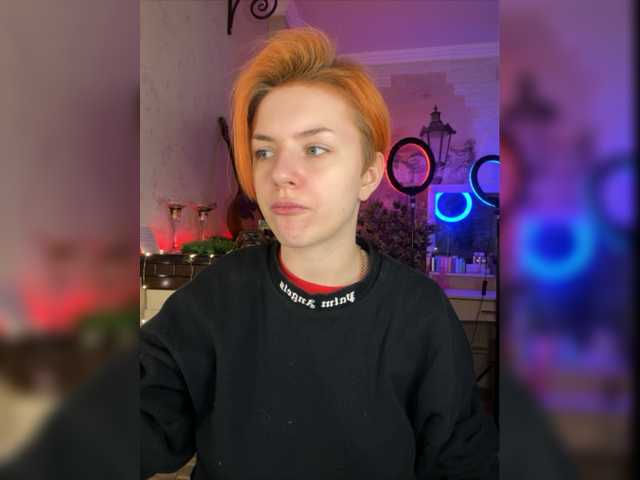Емитувани слики од екранот Chris_Foxx