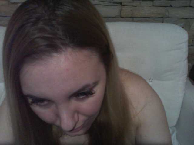 Емитувани слики од екранот ChristinaHotX