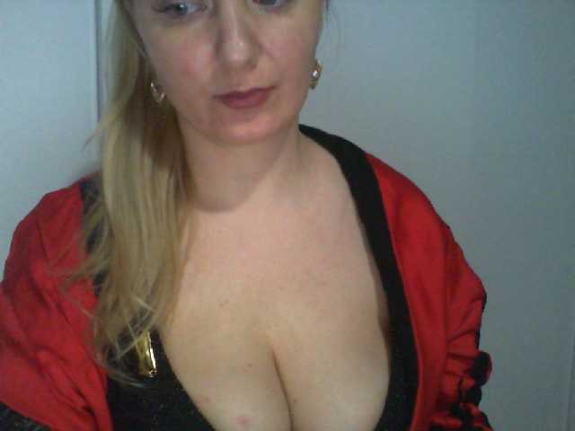 Емитувани слики од екранот ChristinaHotX