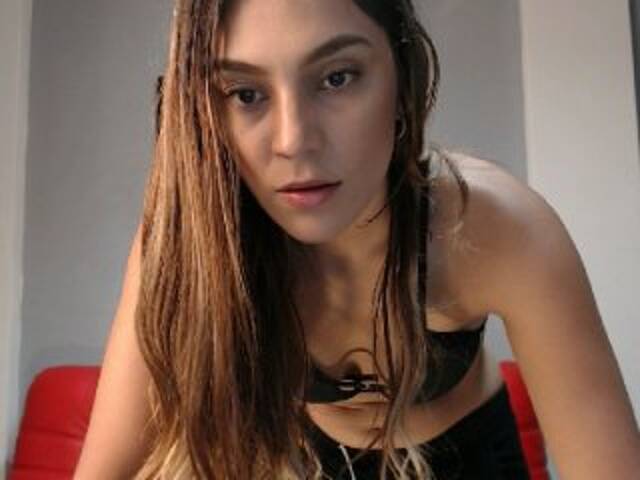 Емитувани слики од екранот ChristyRay1