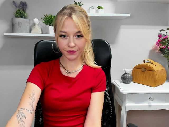 Емитувани слики од екранот CindyGlam