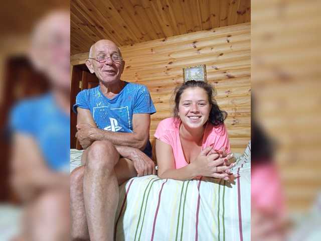 Емитувани слики од екранот CindyXErics