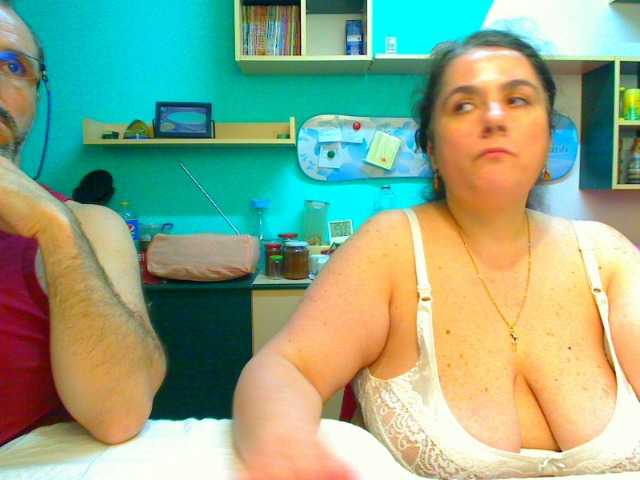 Емитувани слики од екранот ClaudetteBBW