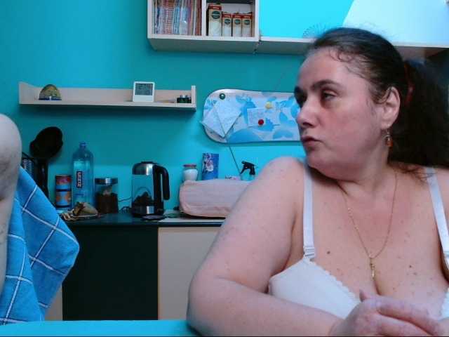 Емитувани слики од екранот ClaudetteBBW
