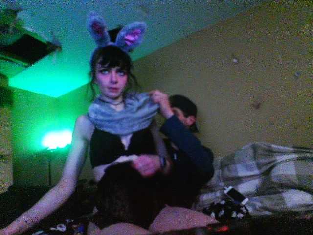 Емитувани слики од екранот cloverbbombaee