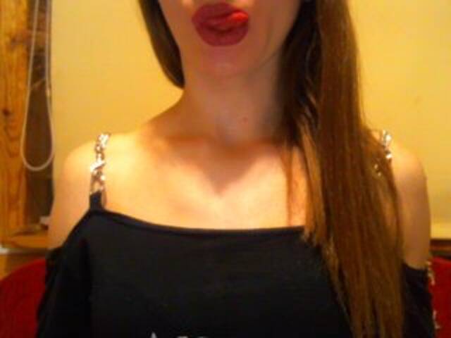 Емитувани слики од екранот CocoMademoise