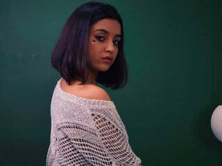 Еротски видео разговор CoralineJonez