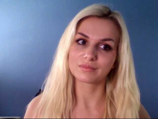 Емитувани слики од екранот Cornelia22hot
