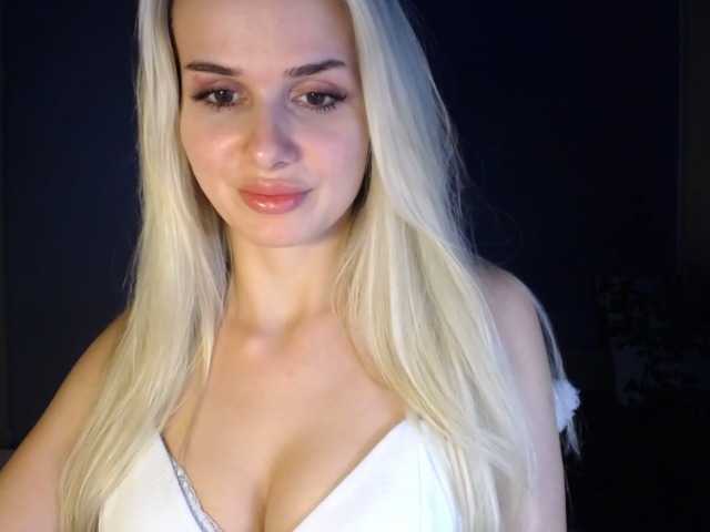 Емитувани слики од екранот Cornelia22hot