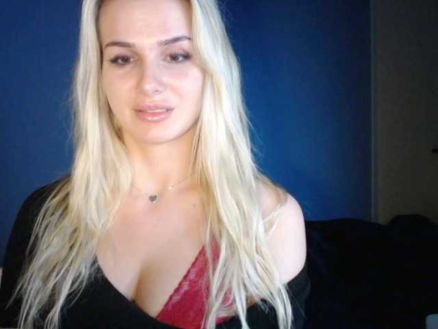 Емитувани слики од екранот Cornelia22hot