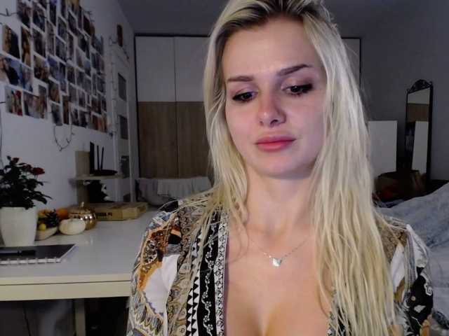 Емитувани слики од екранот Cornelia22hot