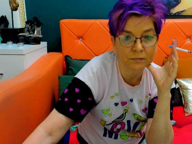 Емитувани слики од екранот cornycamelia