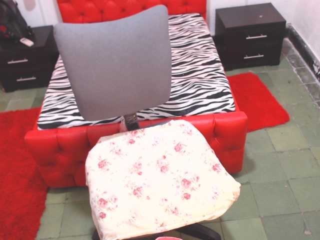 Емитувани слики од екранот CrazyEbony4u