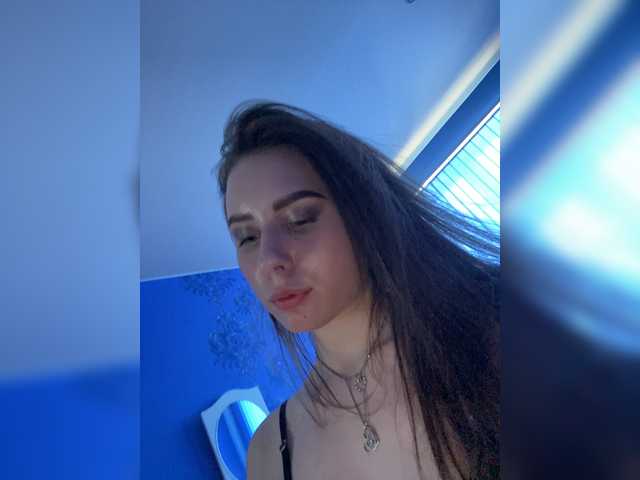 Емитувани слики од екранот CrystaIGirl