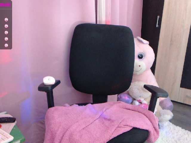 Емитувани слики од екранот MedeeaPink11