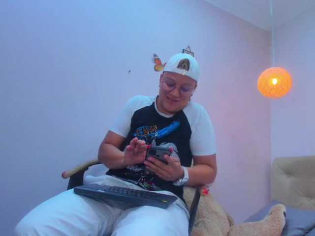 Емитувани слики од екранот CristinStewar