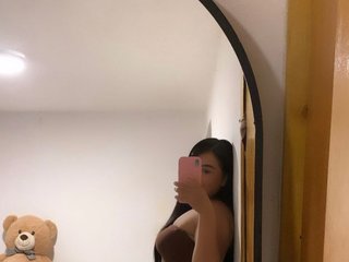 Еротски видео разговор Curvy-Cutie