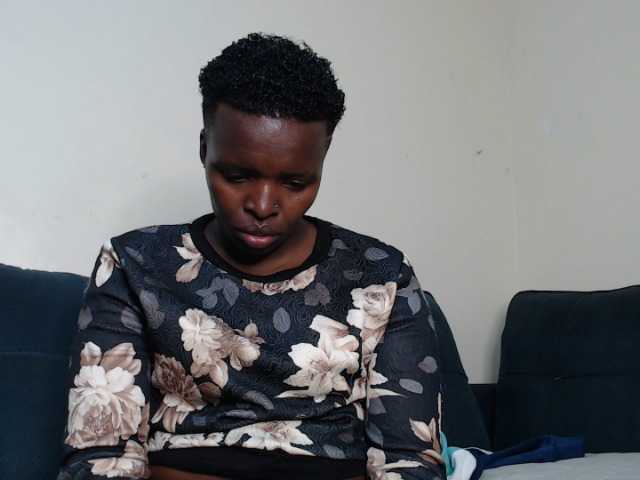 Емитувани слики од екранот CurvyBigAss