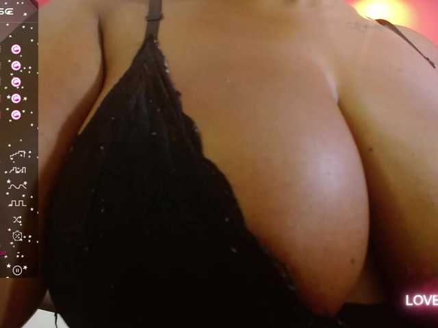 Емитувани слики од екранот curvymommyy