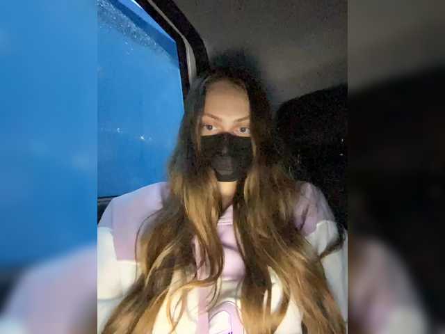 Емитувани слики од екранот cutemilana_sexwife