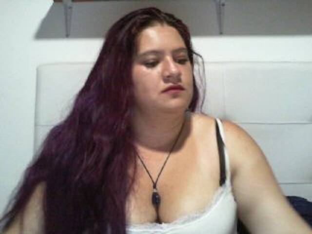 Емитувани слики од екранот CutteBBW