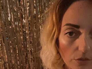 Еротски видео разговор D1meP1ece