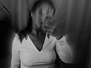 Еротски видео разговор Daisy-Chilli