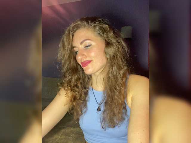 Емитувани слики од екранот KaroLine_mua