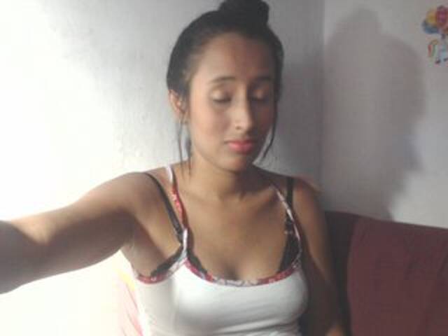 Емитувани слики од екранот danahot1