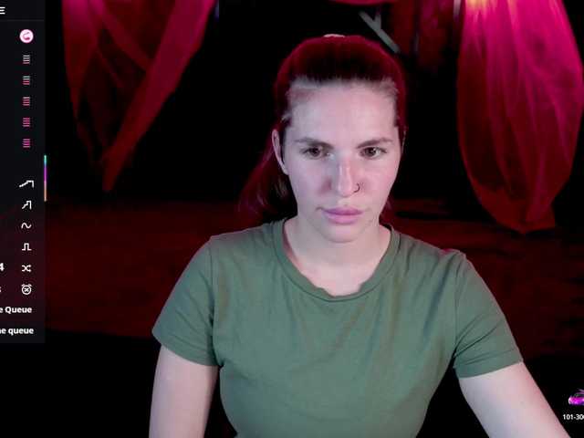 Емитувани слики од екранот DanielaReign