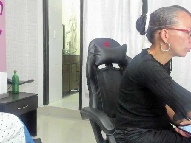 Емитувани слики од екранот Danielaxue