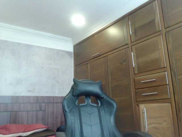 Емитувани слики од екранот Danielaxue