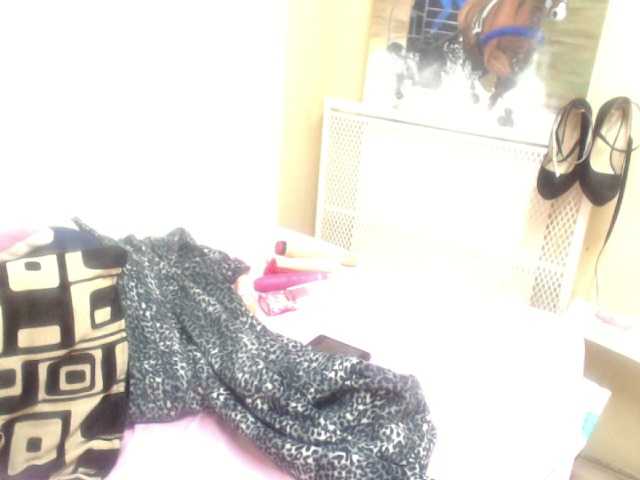 Емитувани слики од екранот DarkDolySpark