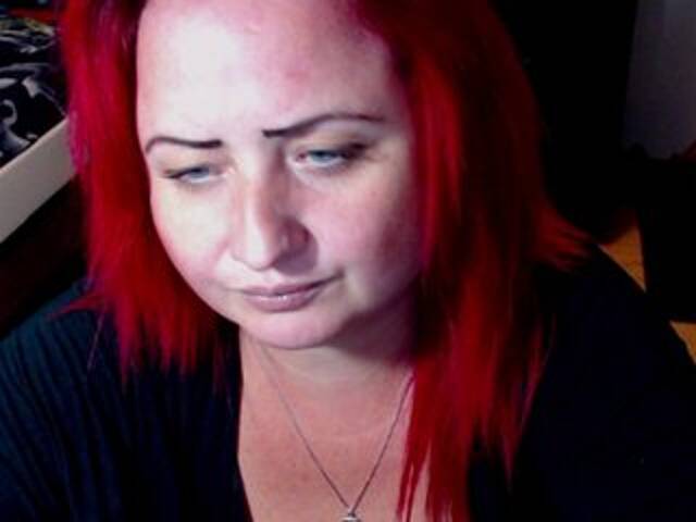 Емитувани слики од екранот KinkyDomina