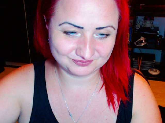 Емитувани слики од екранот KinkyDomina