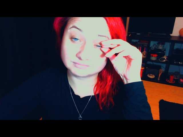 Емитувани слики од екранот KinkyDomina