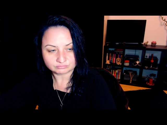 Емитувани слики од екранот KinkyDomina