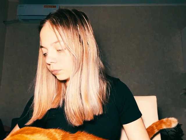 Емитувани слики од екранот DavinaHaddad