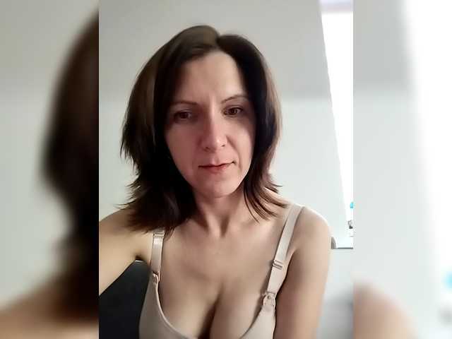 Емитувани слики од екранот DebbieQMoon