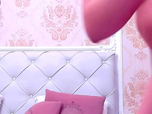 Емитувани слики од екранот DebraLust